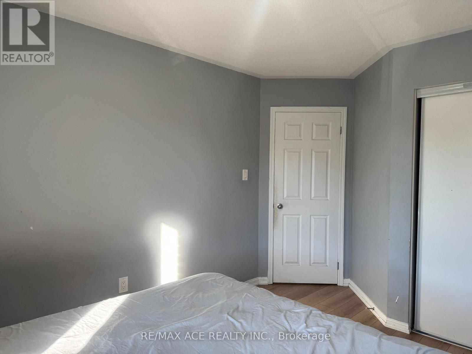 Room 1 - 1851 Parkhurst Crescent, Pickering, Ontario  L1X 0B1 - Photo 3 - E14095102