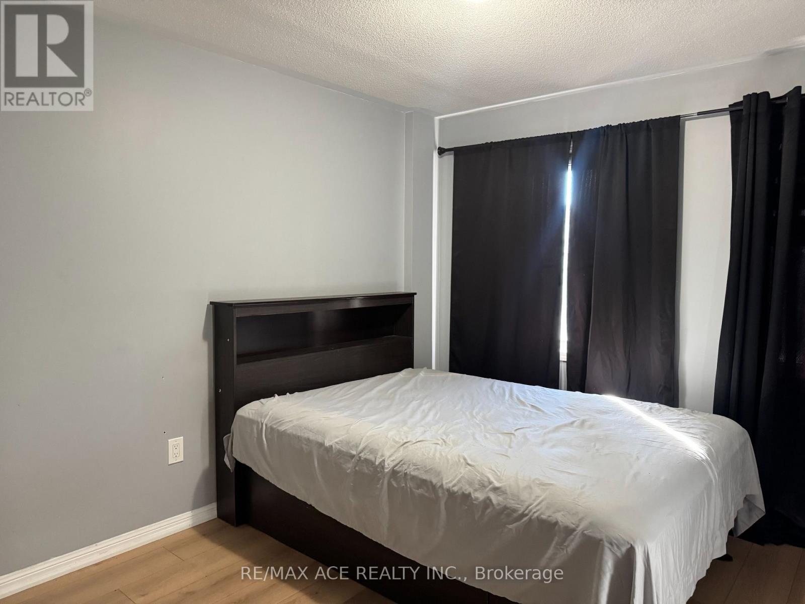 ROOM 1 - 1851 PARKHURST CRESCENT