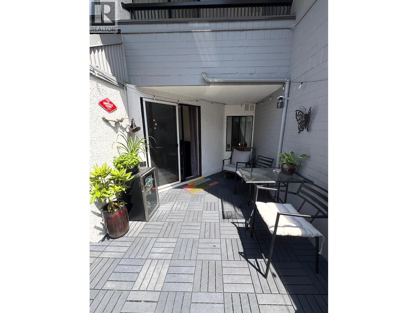 205 1270 ROBSON STREET