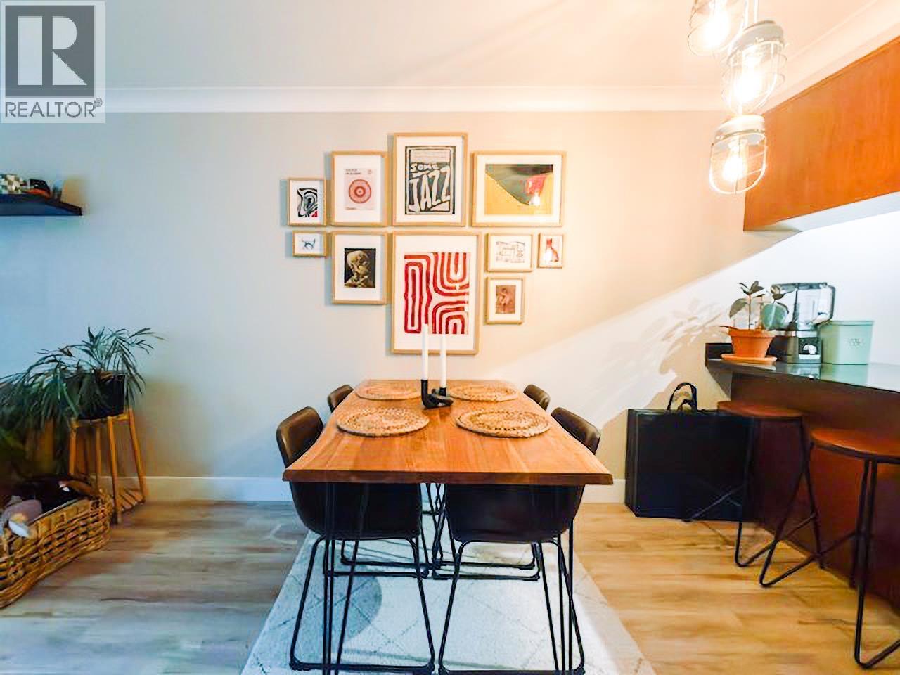 205 1270 ROBSON STREET