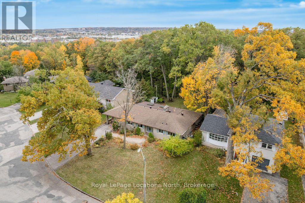 9 Vine Crescent, Barrie, Ontario  L4N 2B3 - Photo 2 - S14095060