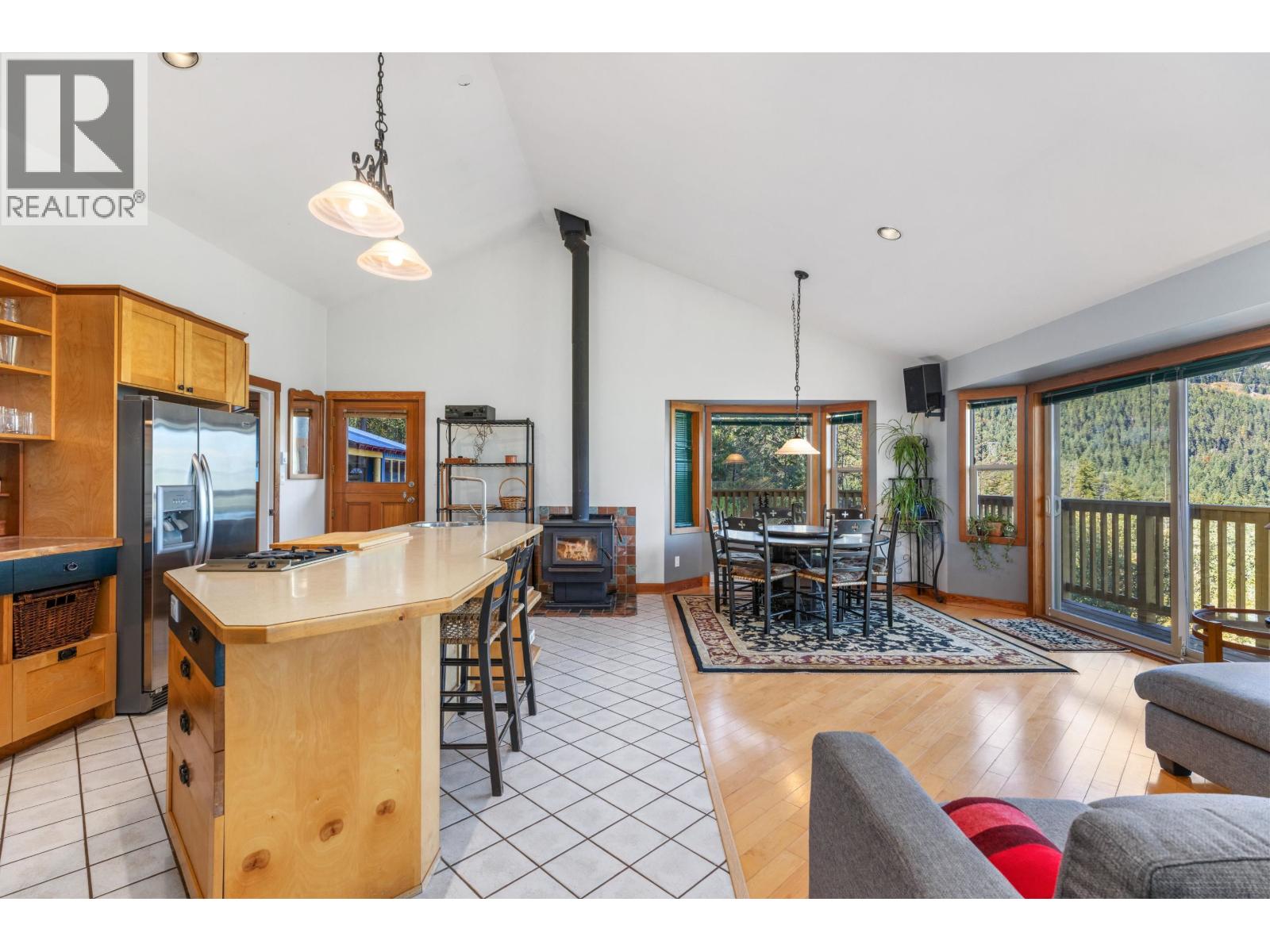 9842 Anderson Place, Pemberton, British Columbia  V0N 1L0 - Photo 6 - R3176556