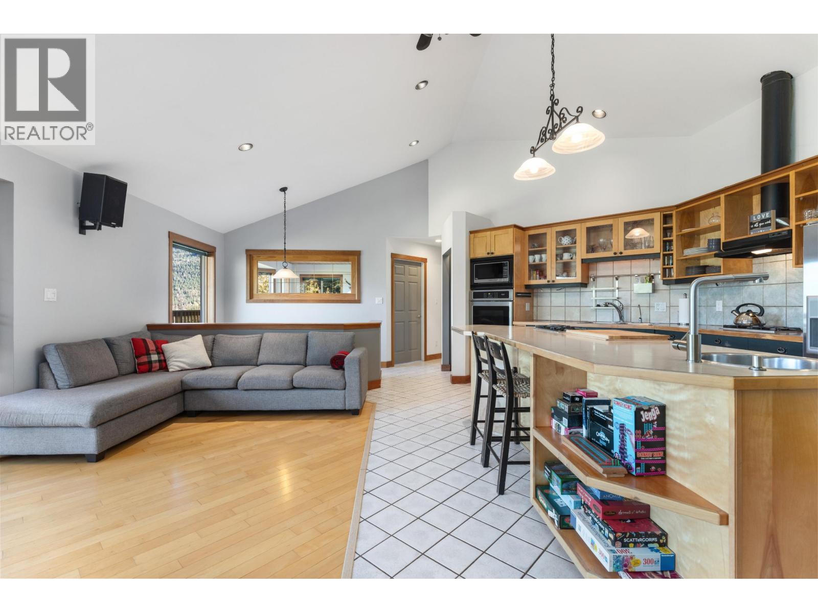 9842 Anderson Place, Pemberton, British Columbia  V0N 1L0 - Photo 7 - R3176556