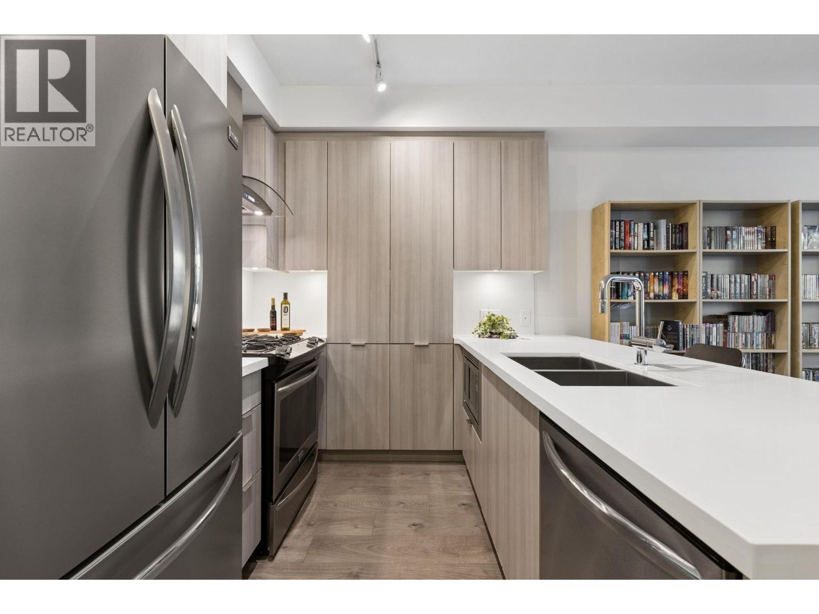 318 3602 Aldercrest Drive, North Vancouver, British Columbia  V7G 0A2 - Photo 8 - R3176544