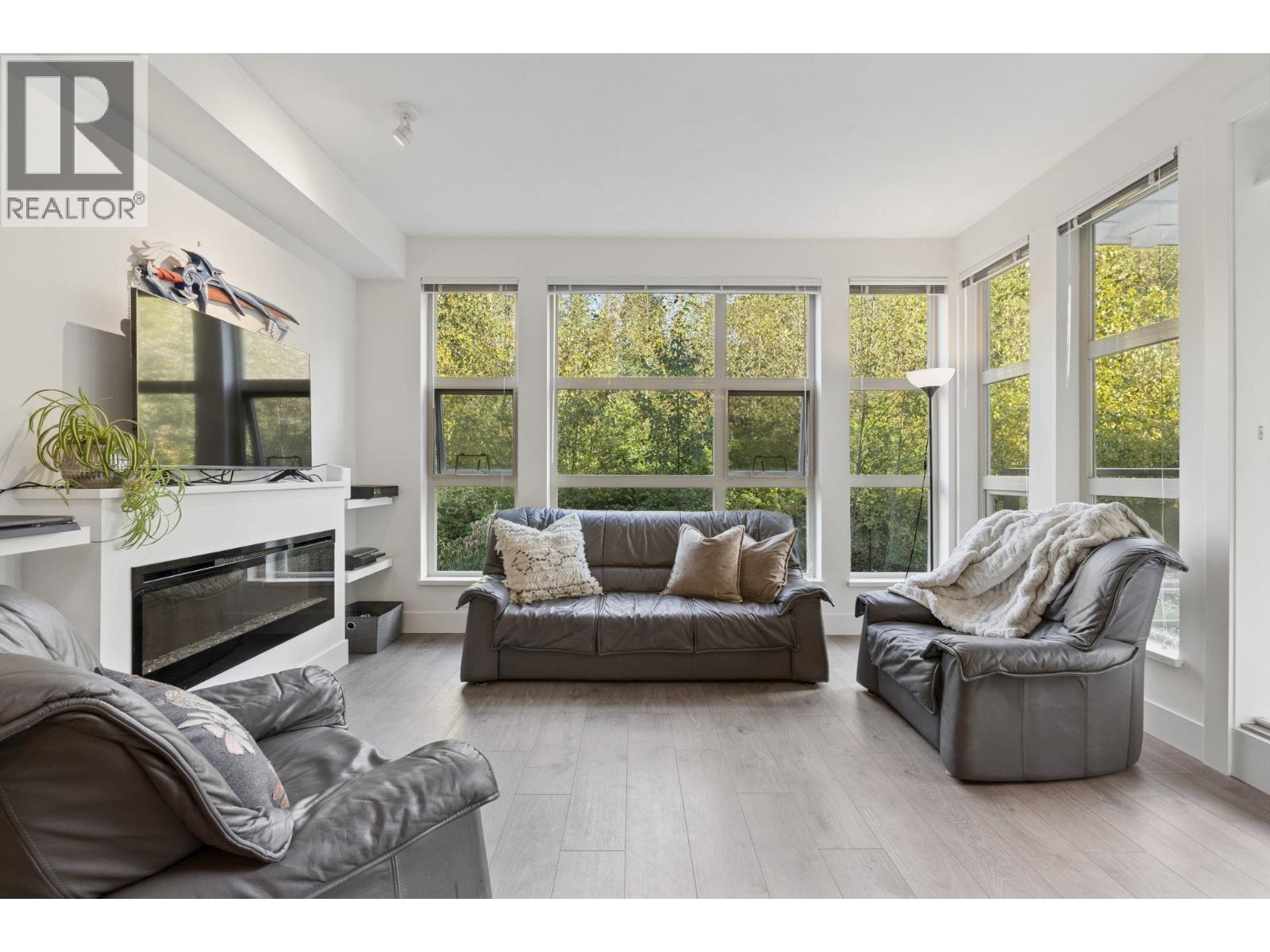 318 3602 ALDERCREST DRIVE, north vancouver, British Columbia