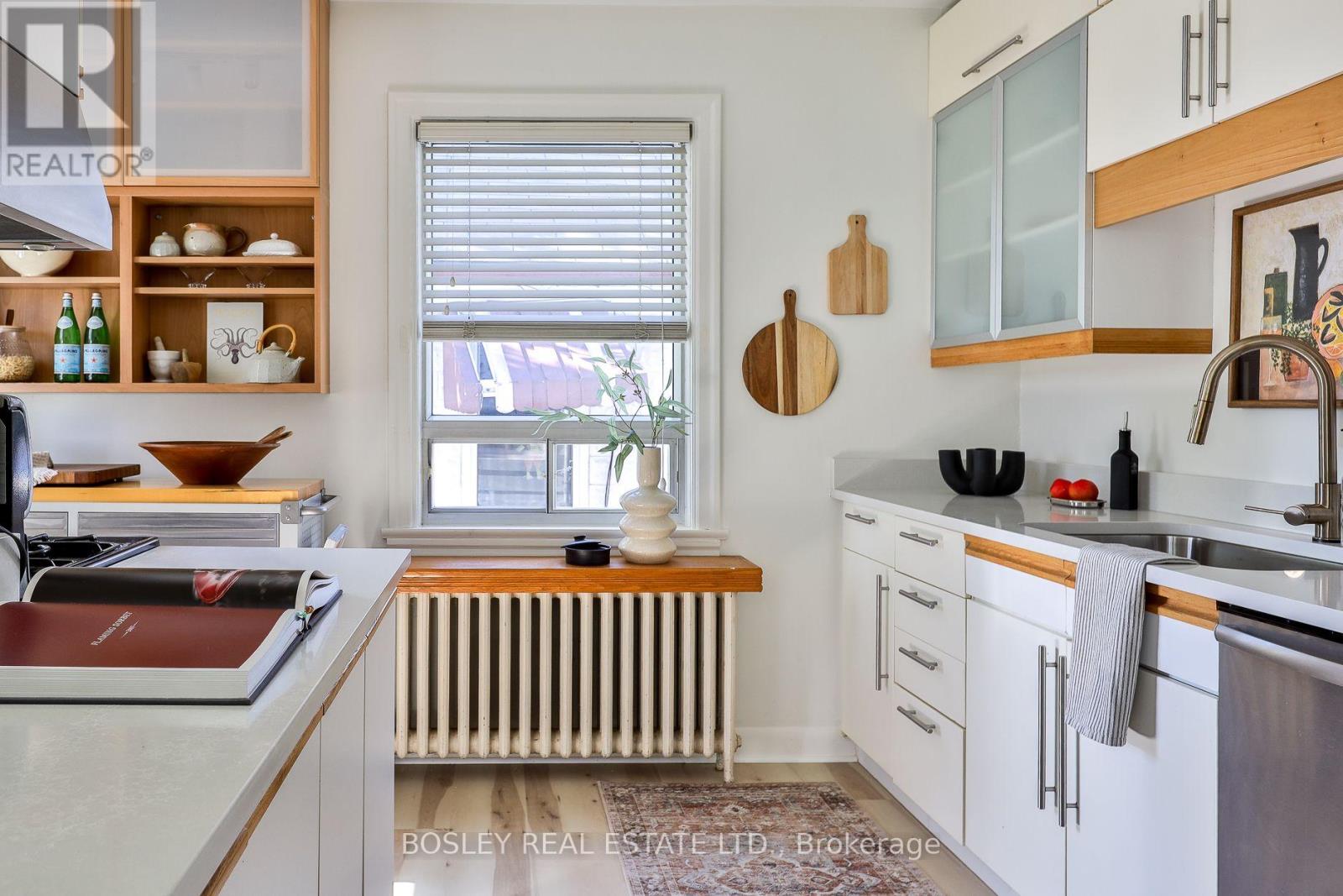 16 Delroy Drive, Toronto, Ontario  M8Y 1M7 - Photo 11 - W14095052