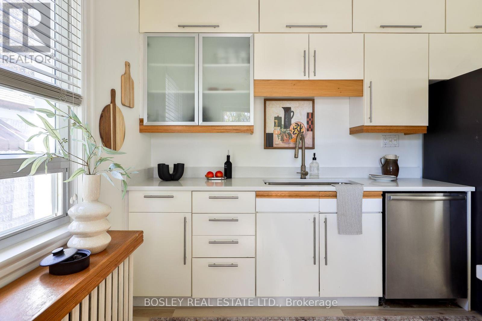 16 Delroy Drive, Toronto, Ontario  M8Y 1M7 - Photo 13 - W14095052