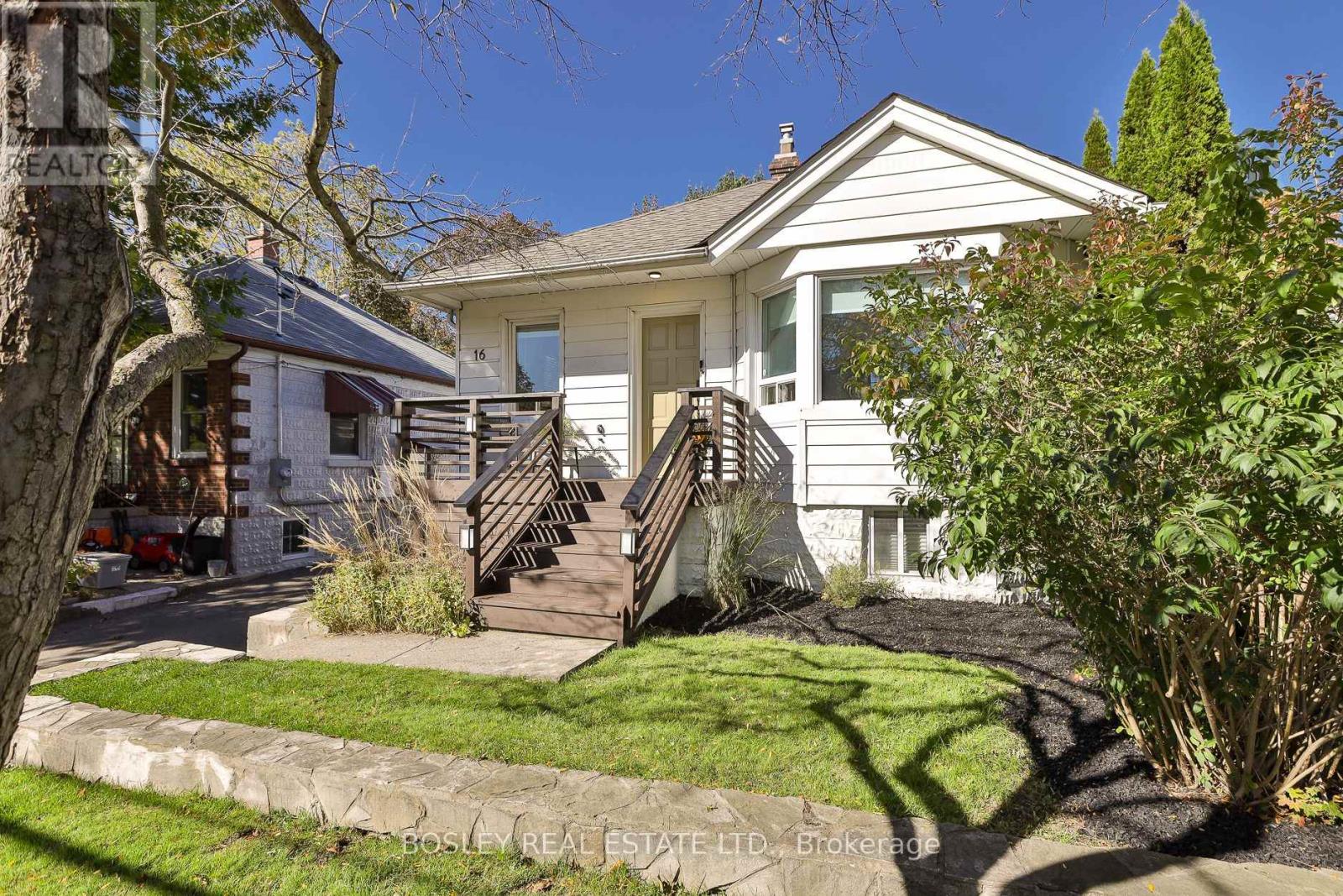16 Delroy Drive, Toronto, Ontario  M8Y 1M7 - Photo 2 - W14095052