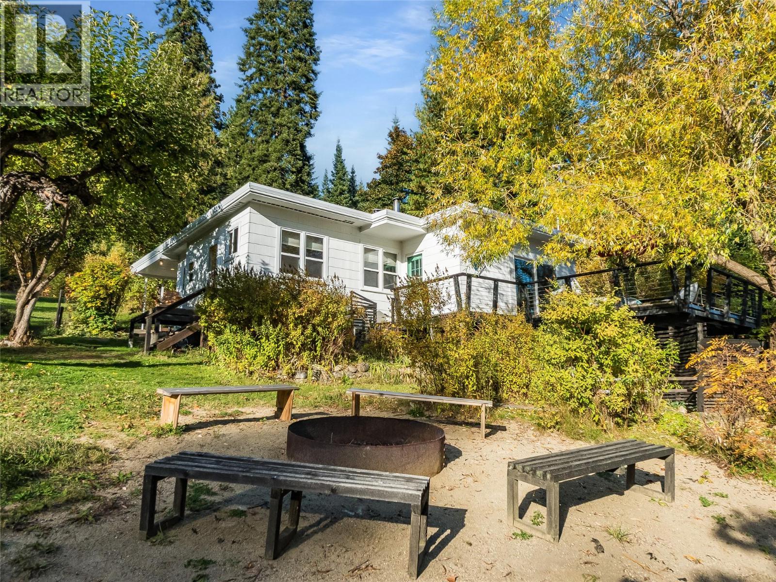5995 Longbeach Road, Nelson, British Columbia  V1L 6P3 - Photo 2 - 10403828