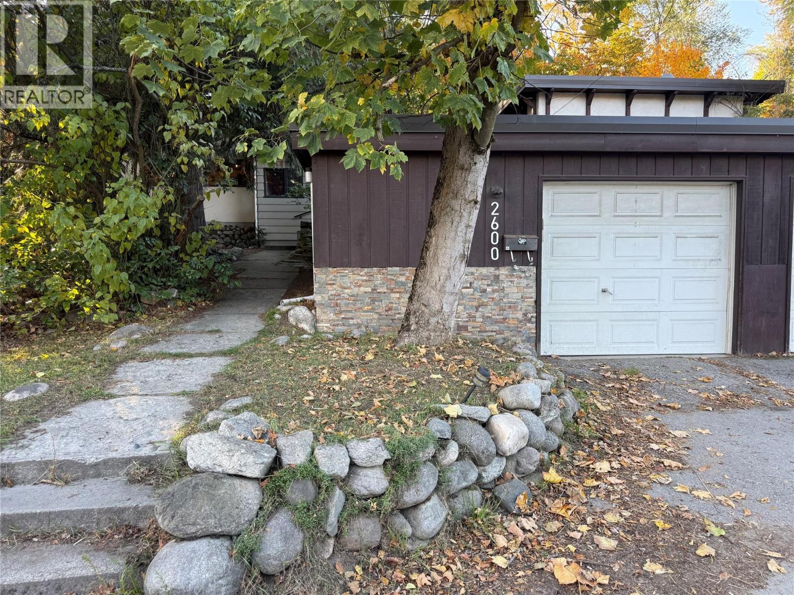 2600 Columbia Avenue, Castlegar, British Columbia  V1N 2X6 - Photo 2 - 10403927