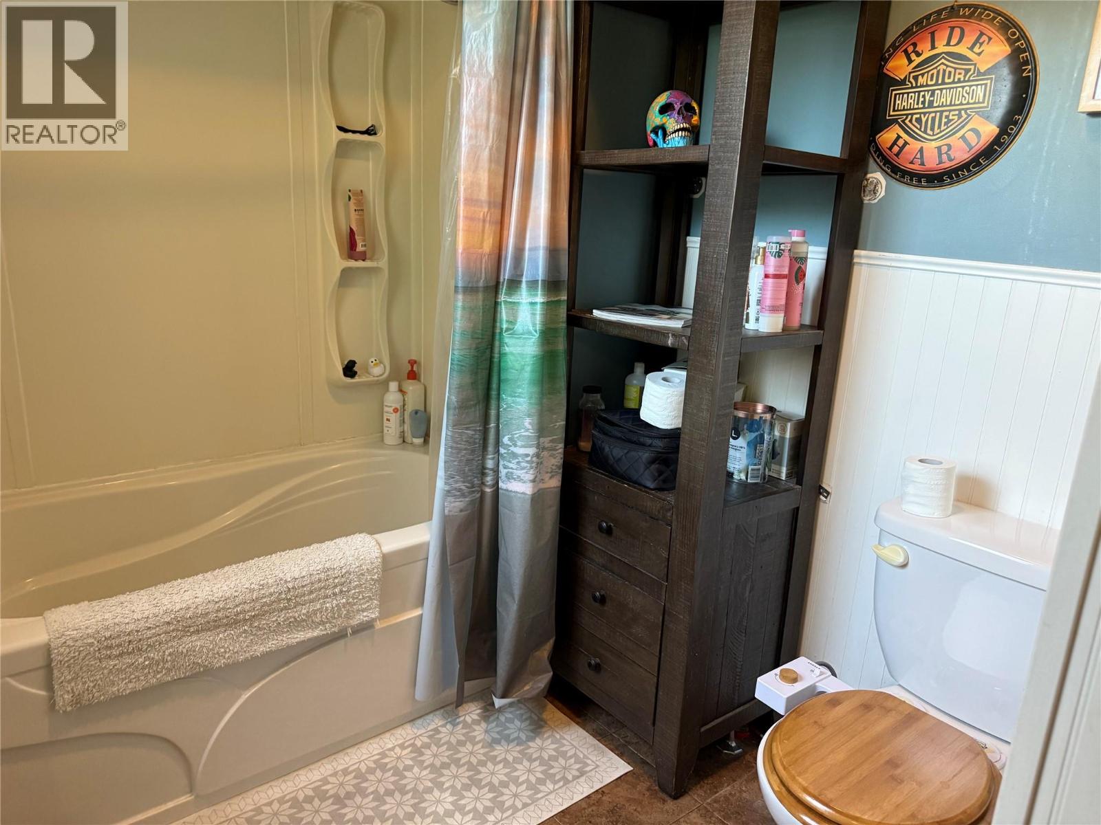 2600 Columbia Avenue, Castlegar, British Columbia  V1N 2X6 - Photo 45 - 10403927