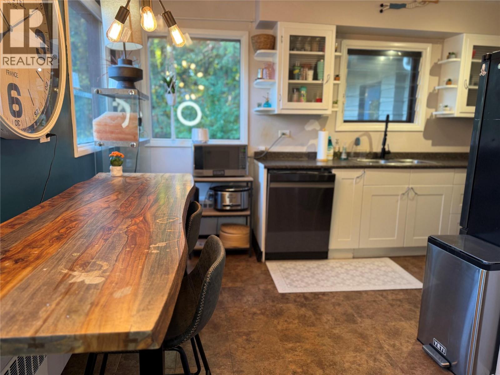 2600 Columbia Avenue, Castlegar, British Columbia  V1N 2X6 - Photo 37 - 10403927