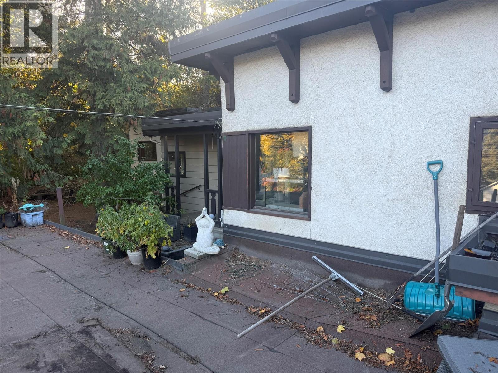 2600 Columbia Avenue, Castlegar, British Columbia  V1N 2X6 - Photo 72 - 10403927
