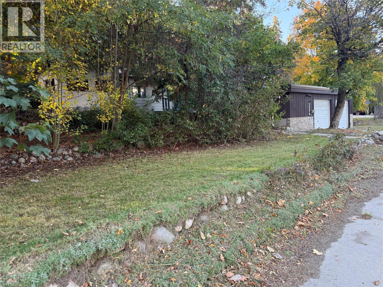 2600 Columbia Avenue, Castlegar, British Columbia  V1N 2X6 - Photo 94 - 10403927