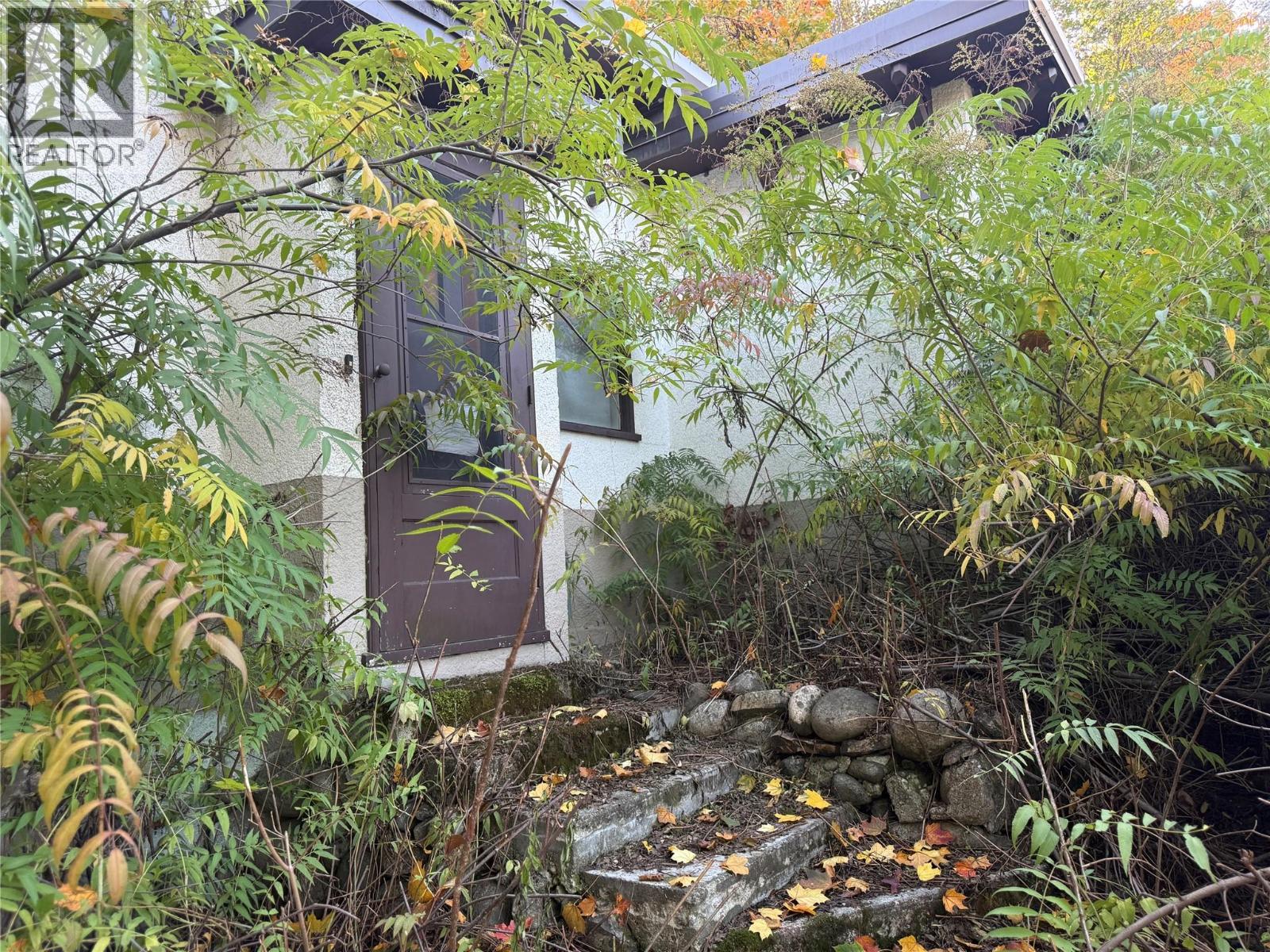 2600 Columbia Avenue, Castlegar, British Columbia  V1N 2X6 - Photo 91 - 10403927