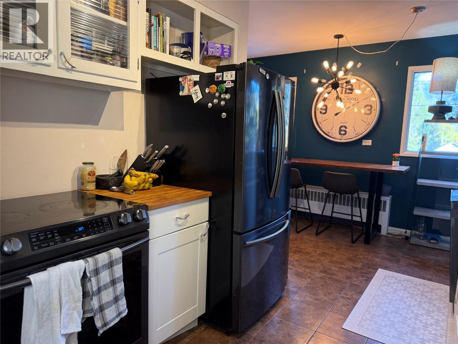 2600 Columbia Avenue, Castlegar, British Columbia  V1N 2X6 - Photo 32 - 10403927