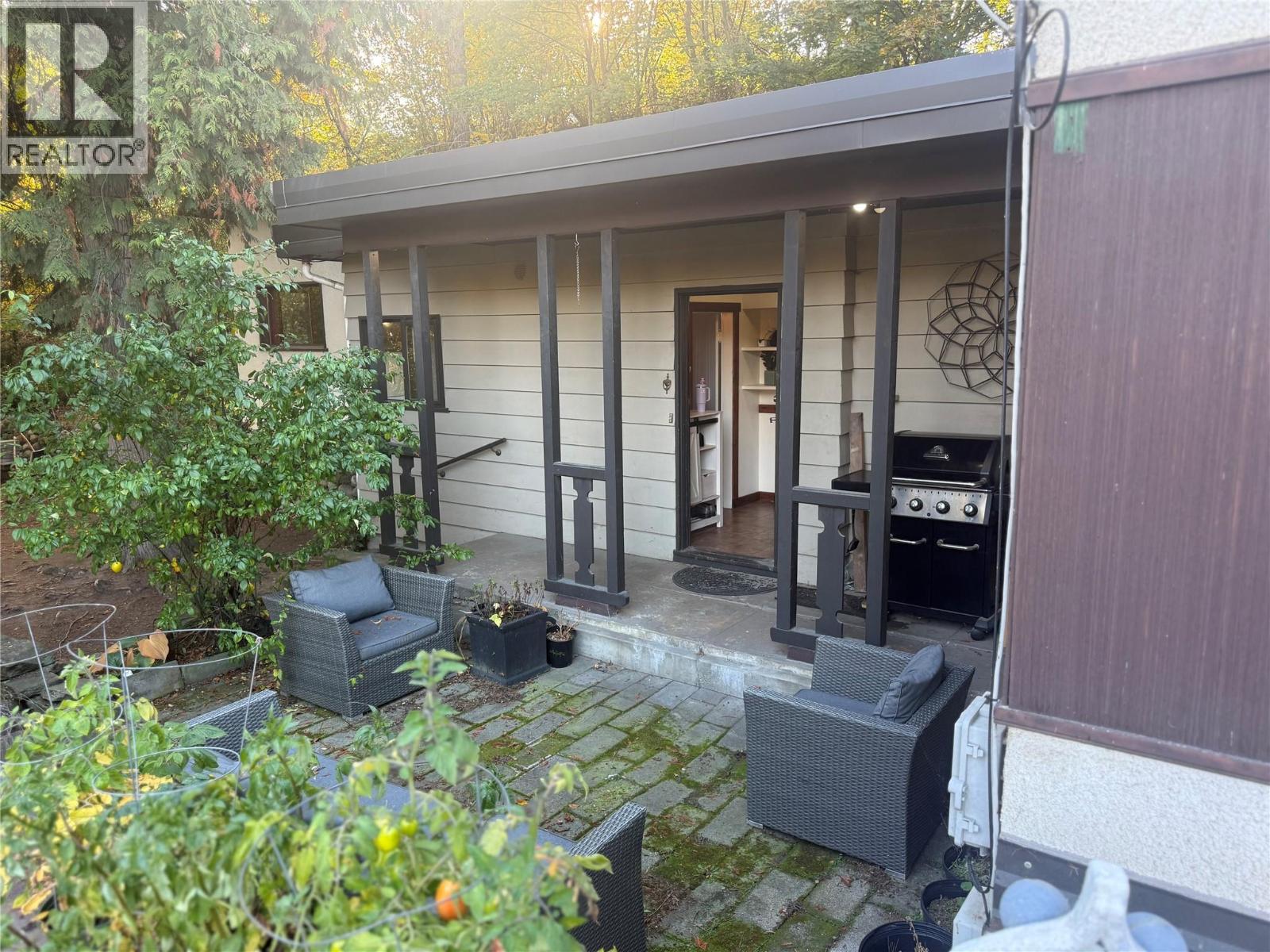 2600 Columbia Avenue, Castlegar, British Columbia  V1N 2X6 - Photo 74 - 10403927