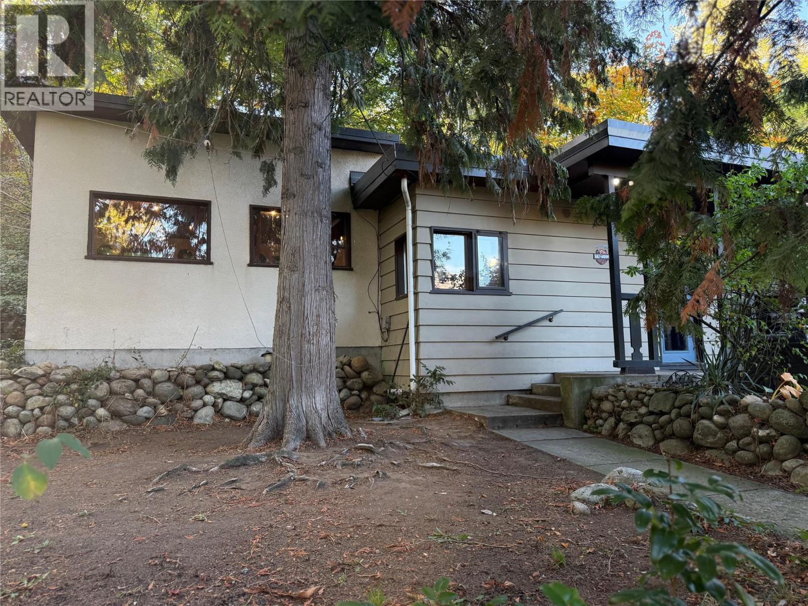 2600 Columbia Avenue, Castlegar, British Columbia  V1N 2X6 - Photo 89 - 10403927