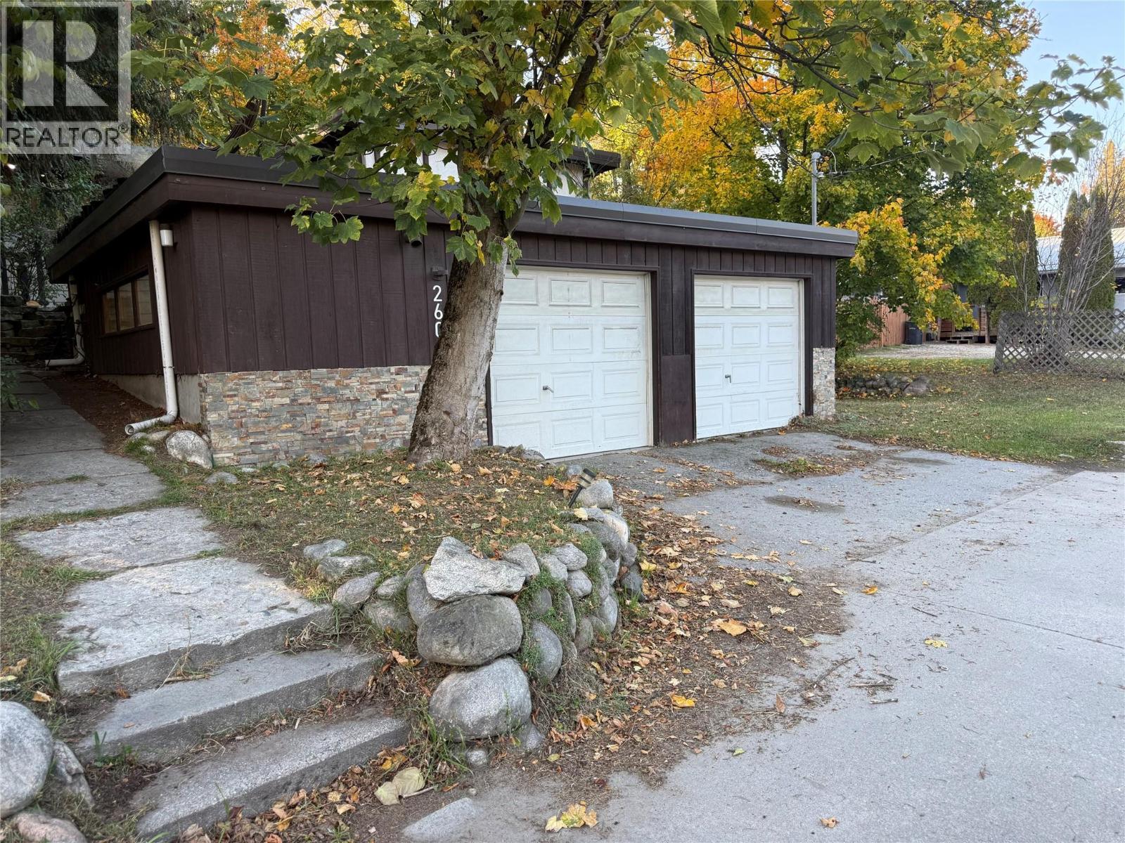2600 Columbia Avenue, Castlegar, British Columbia  V1N 2X6 - Photo 93 - 10403927