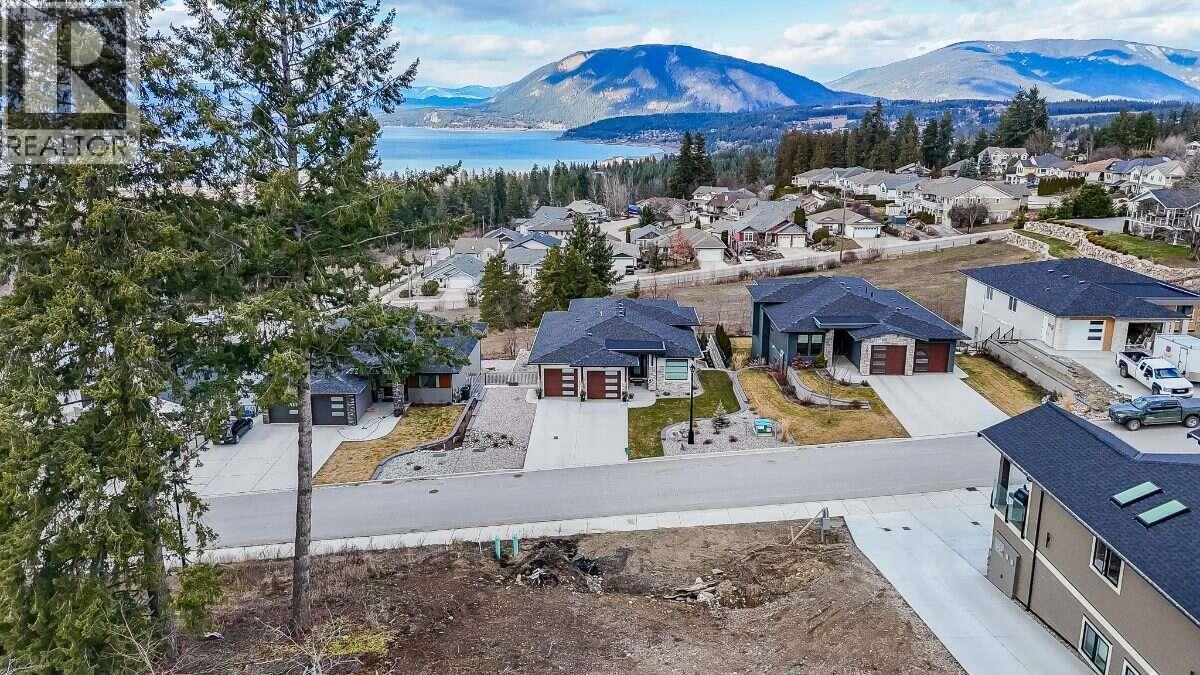 1060 16 Avenue SE, Salmon Arm, British Columbia  V1E 2R5 - Photo 9 - 10403992