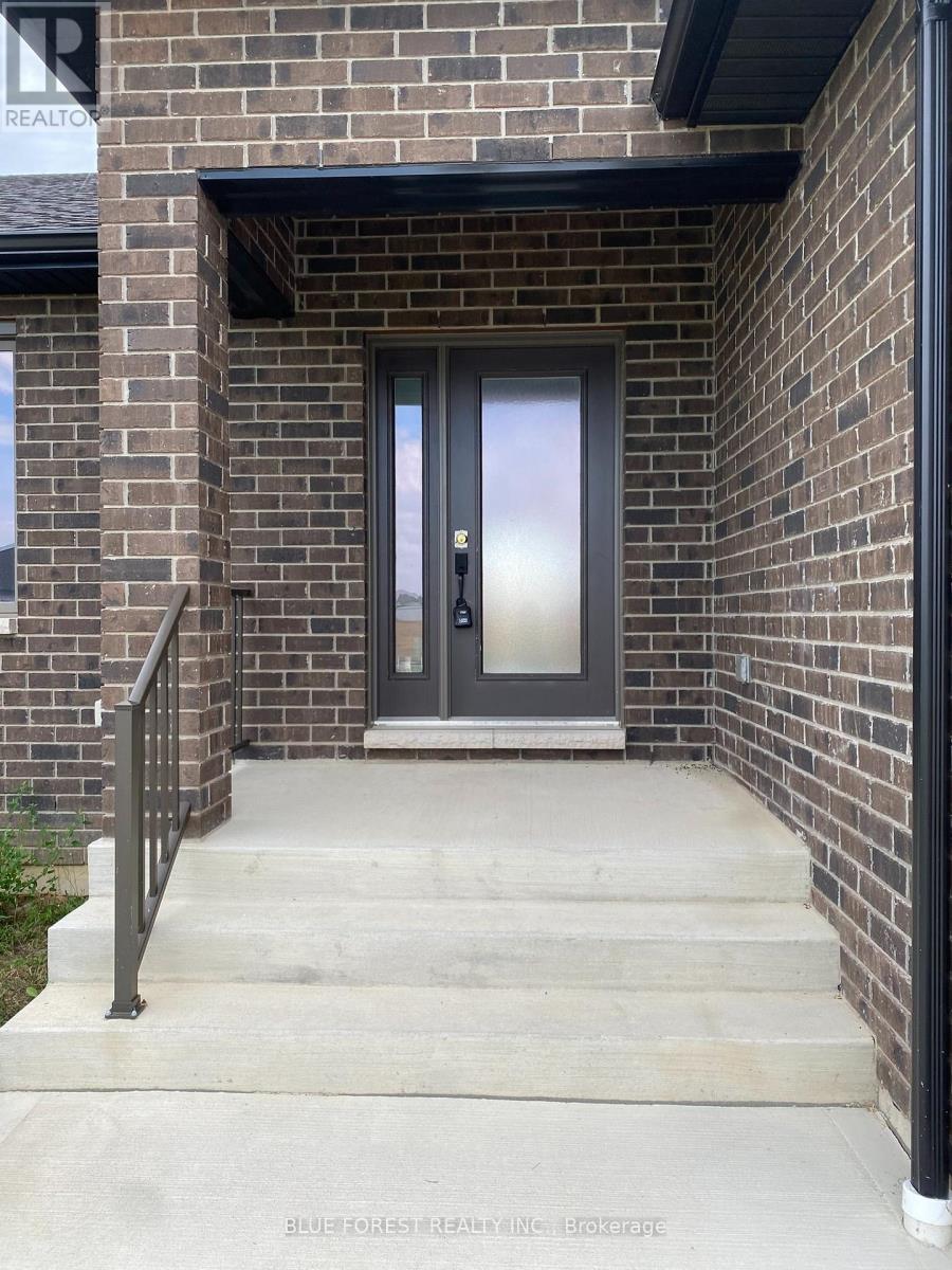 551 Keil Trail N, Chatham-Kent, Ontario  N7L 0G8 - Photo 3 - X14095248