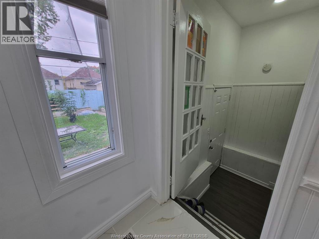947 Elsmere, Windsor, Ontario N9A 2A8 - Photo 16 - 26025667