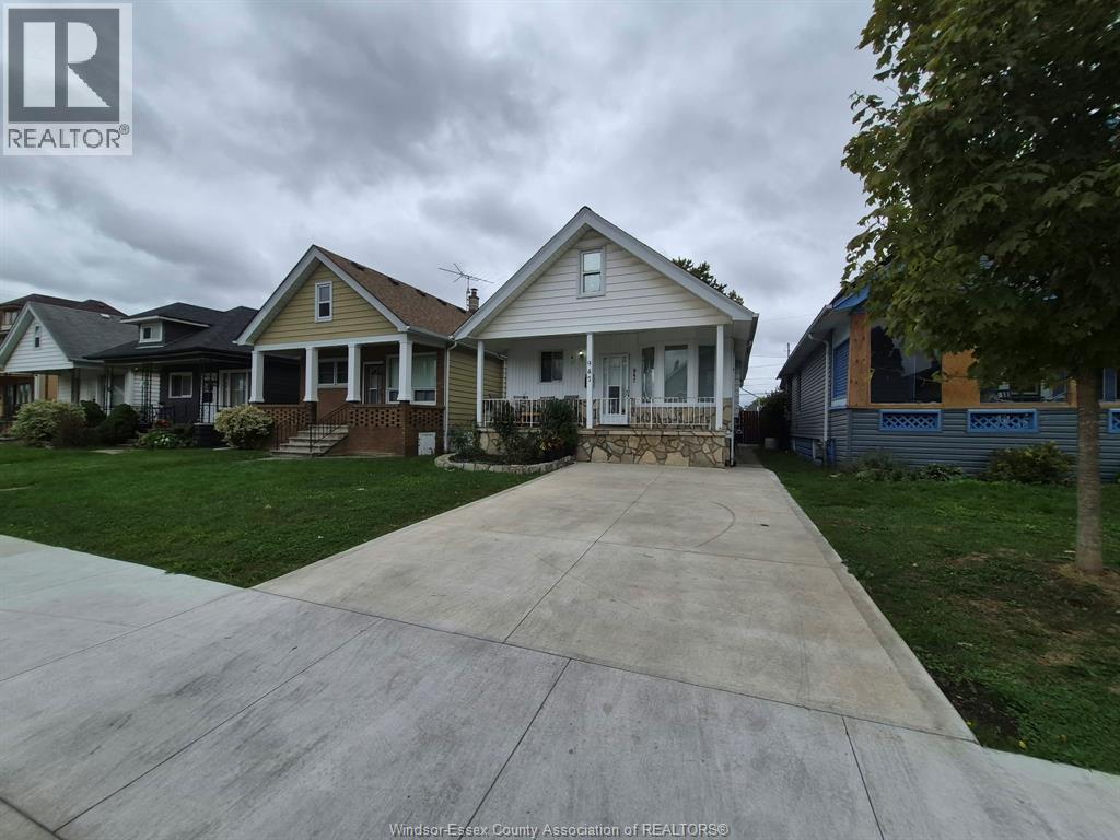 947 Elsmere, Windsor, Ontario N9A 2A8 - Photo 3 - 26025667