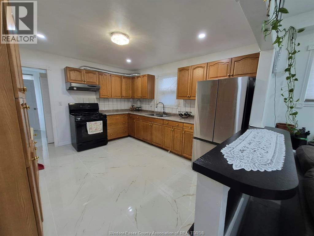 947 Elsmere, Windsor, Ontario N9A 2A8 - Photo 5 - 26025667