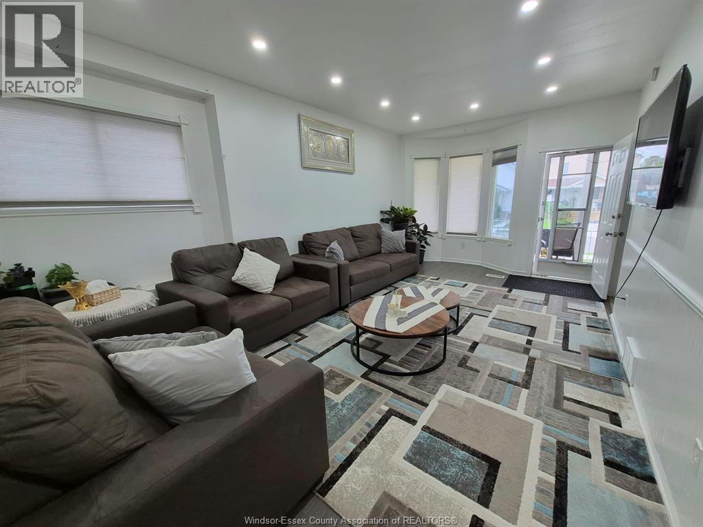 947 Elsmere, Windsor, Ontario N9A 2A8 - Photo 9 - 26025667