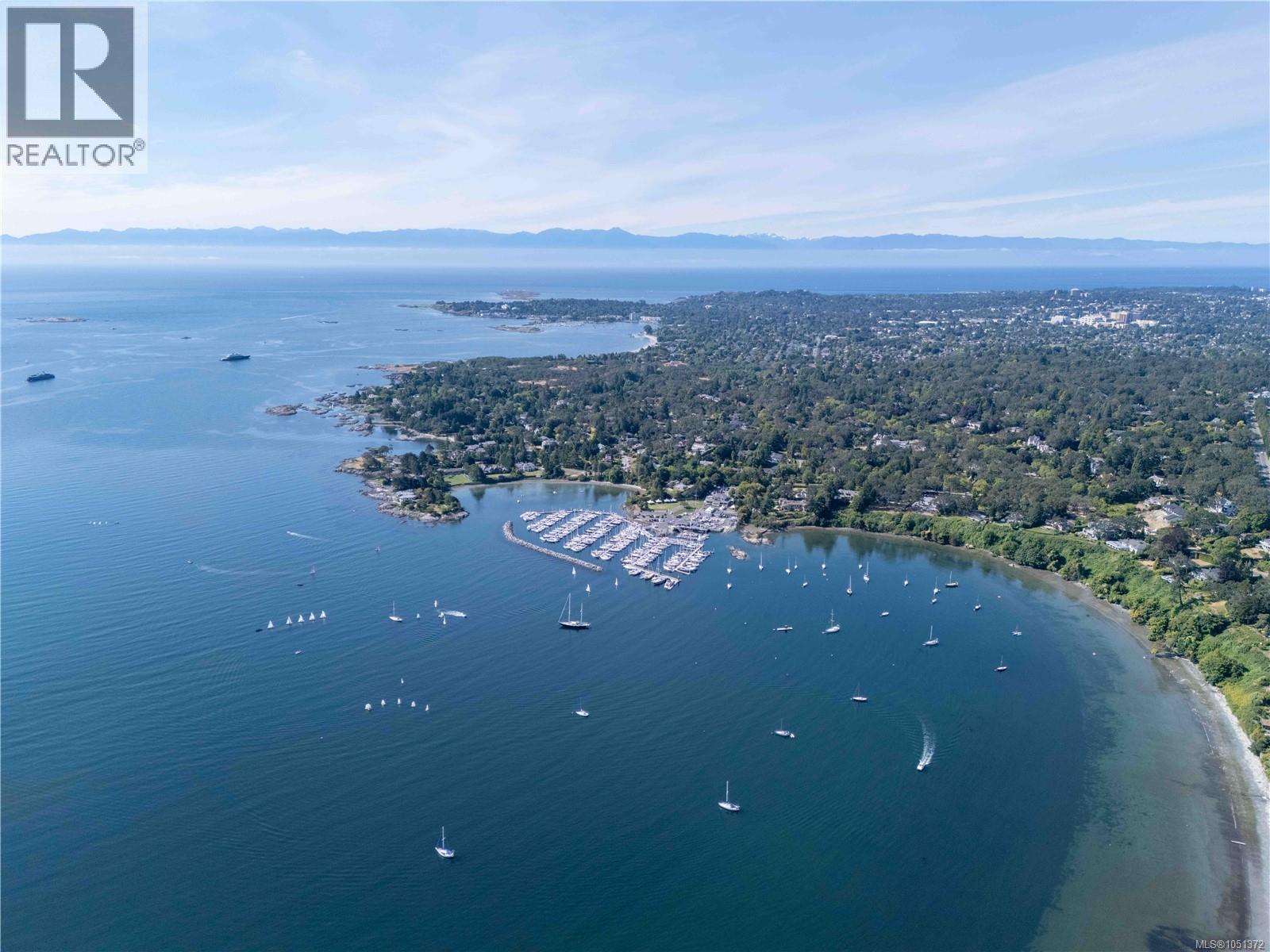 2 3861 Cadboro Bay Rd