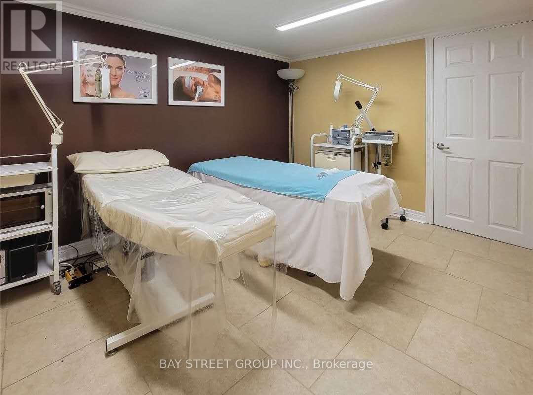 1-1048 Eglinton Avenue W, Toronto, Ontario M6C 2C5 - Photo 6 - C14095170