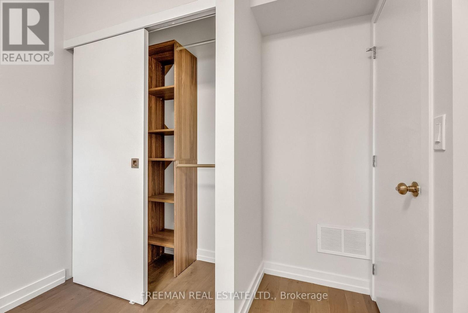 Upper - 12 Arlington Avenue, Toronto, Ontario M6G 3K8 - Photo 14 - C14095194