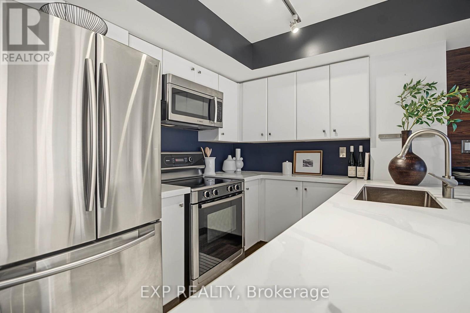 323 - 21 Earl Street, Toronto, Ontario  M4Y 3C8 - Photo 2 - C14095342
