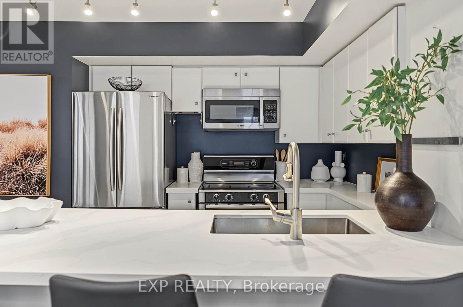 323 - 21 Earl Street, Toronto, Ontario  M4Y 3C8 - Photo 3 - C14095342