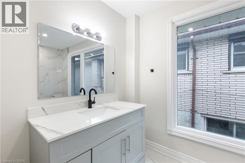 11 Algonquin Court Unit# Upper, Hamilton, Ontario  L8T 4T2 - Photo 11 - 40872528