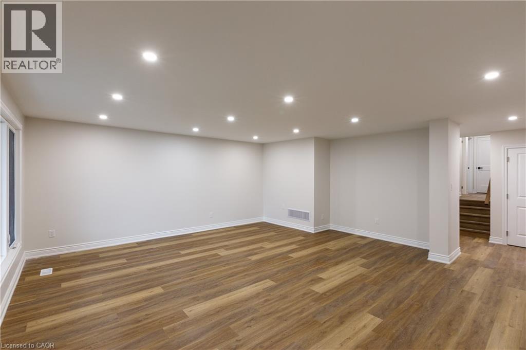 11 ALGONQUIN Court Unit# Upper