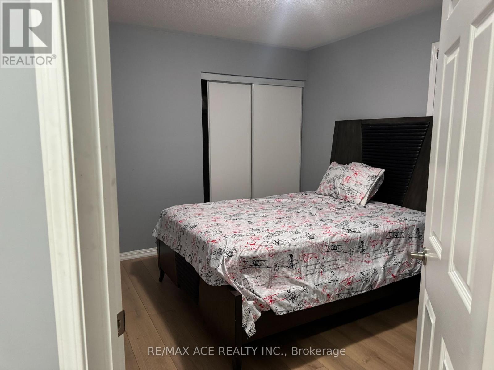 Room 2 - 1851 Parkhurst Crescent, Pickering, Ontario L1X 0B1 - Photo 2 - E14095138