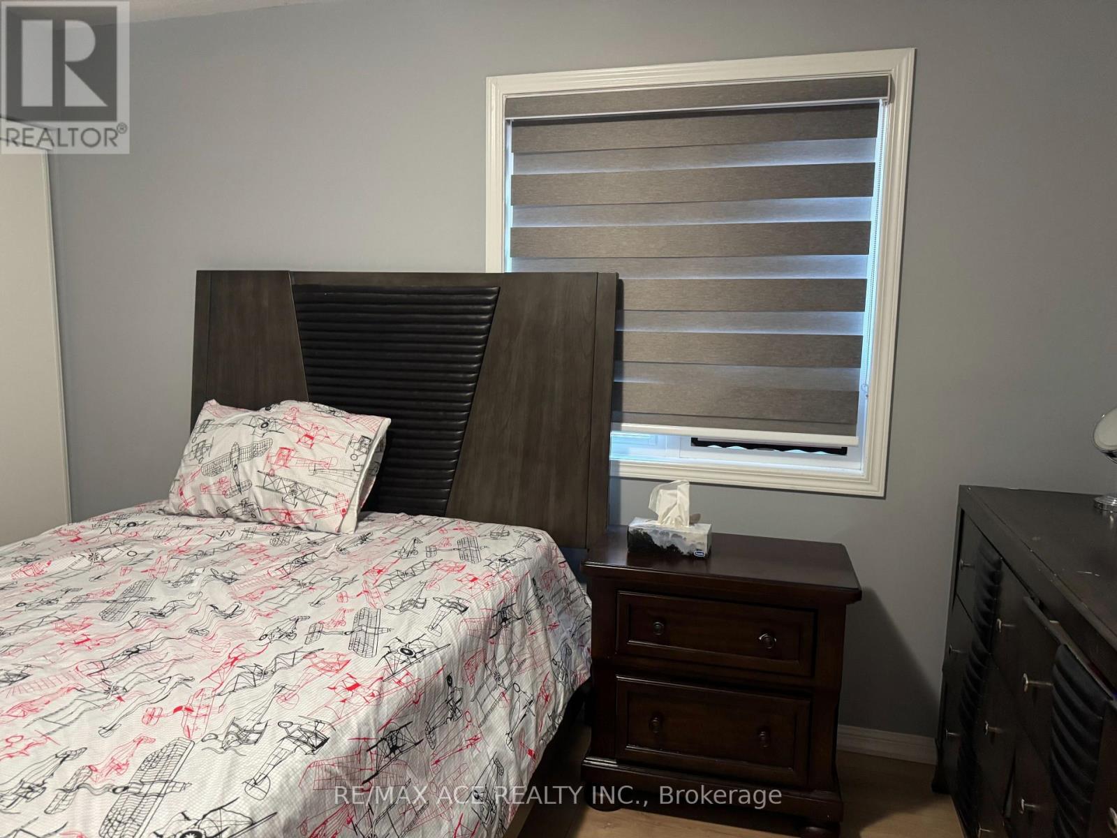 Room 2 - 1851 Parkhurst Crescent, Pickering, Ontario L1X 0B1 - Photo 5 - E14095138