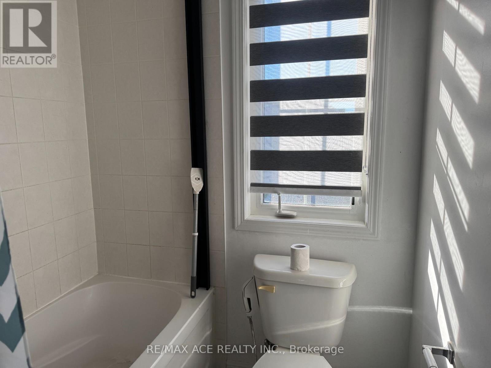 ROOM 2 - 1851 PARKHURST CRESCENT