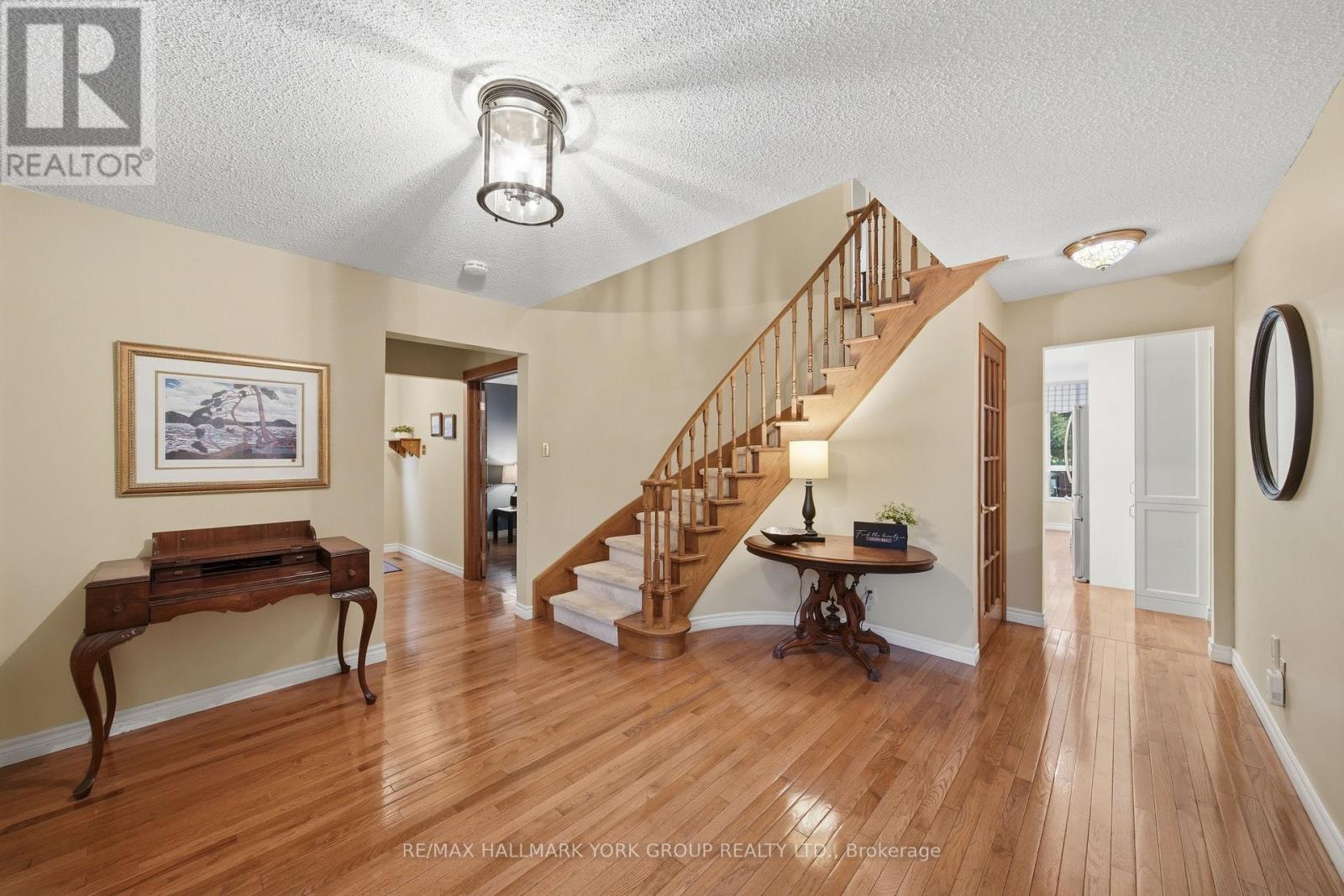 38 Lanewood Drive, Aurora, Ontario  L4G 4T8 - Photo 3 - N14095358