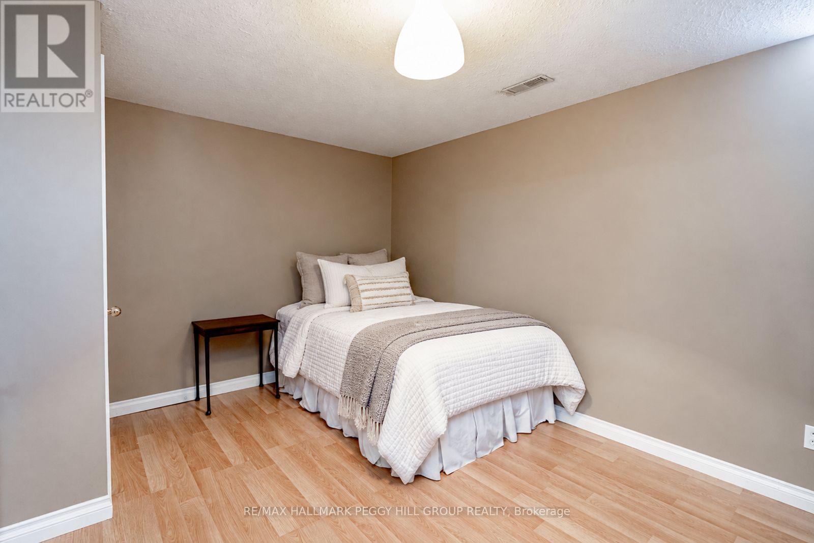 1 Valley View Court, Barrie, Ontario  L4N 0G7 - Photo 17 - S13560874