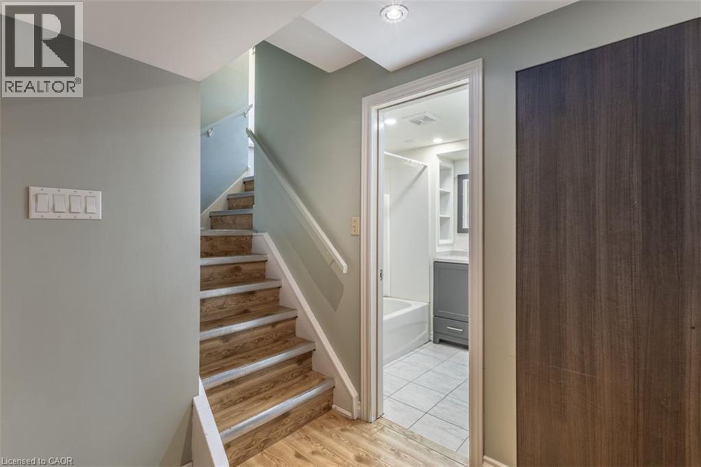 2142 Parkway Drive Unit# Lower, Burlington, Ontario  L7P 1S6 - Photo 6 - 40871723