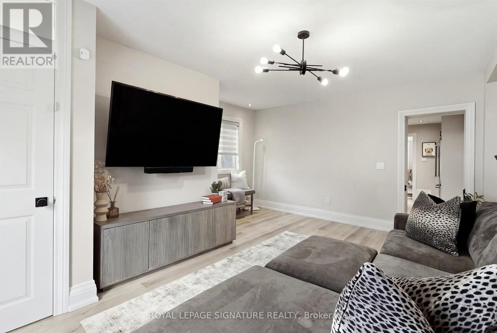 46 Hendrick Avenue, Toronto, Ontario  M6G 3S5 - Photo 17 - C14095454