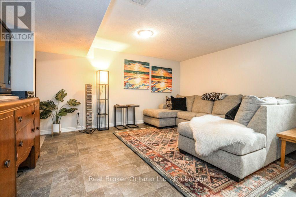 22 Burton Crescent, Springwater (Elmvale), Ontario  L0L 1P0 - Photo 17 - S14095414