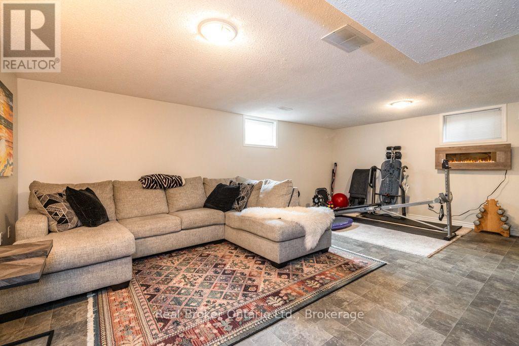 22 Burton Crescent, Springwater (Elmvale), Ontario  L0L 1P0 - Photo 18 - S14095414