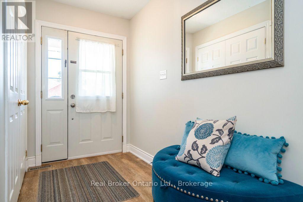 22 Burton Crescent, Springwater (Elmvale), Ontario  L0L 1P0 - Photo 4 - S14095414