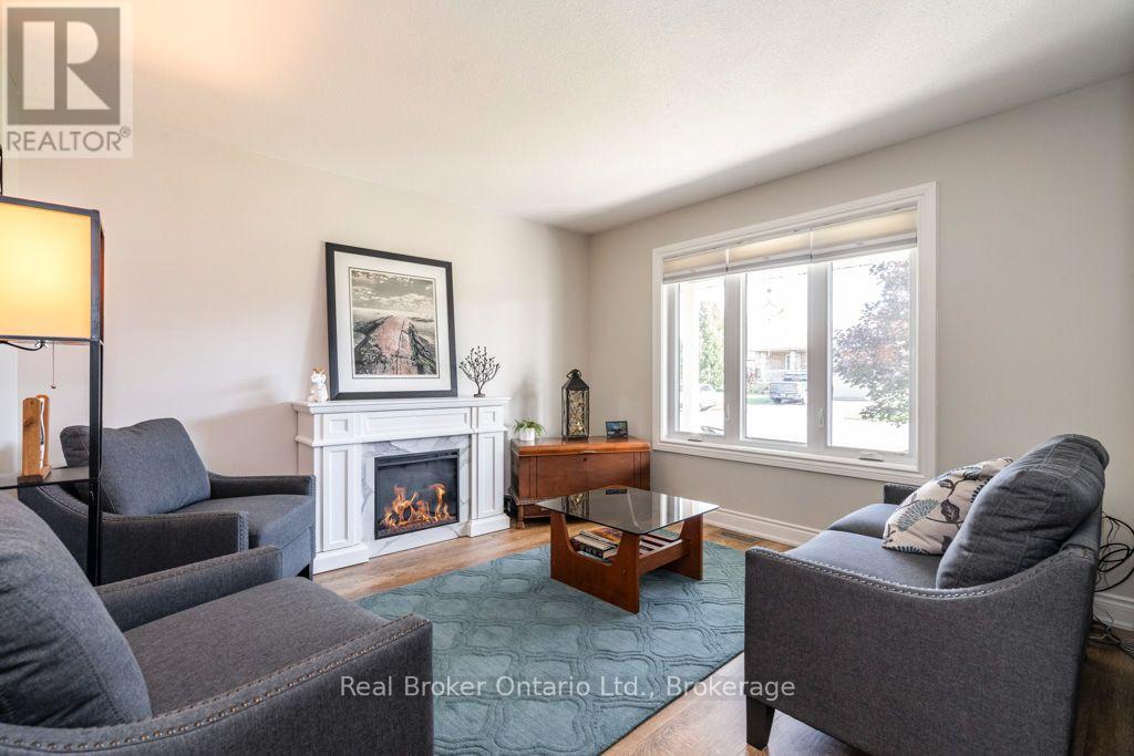 22 Burton Crescent, Springwater (Elmvale), Ontario  L0L 1P0 - Photo 5 - S14095414