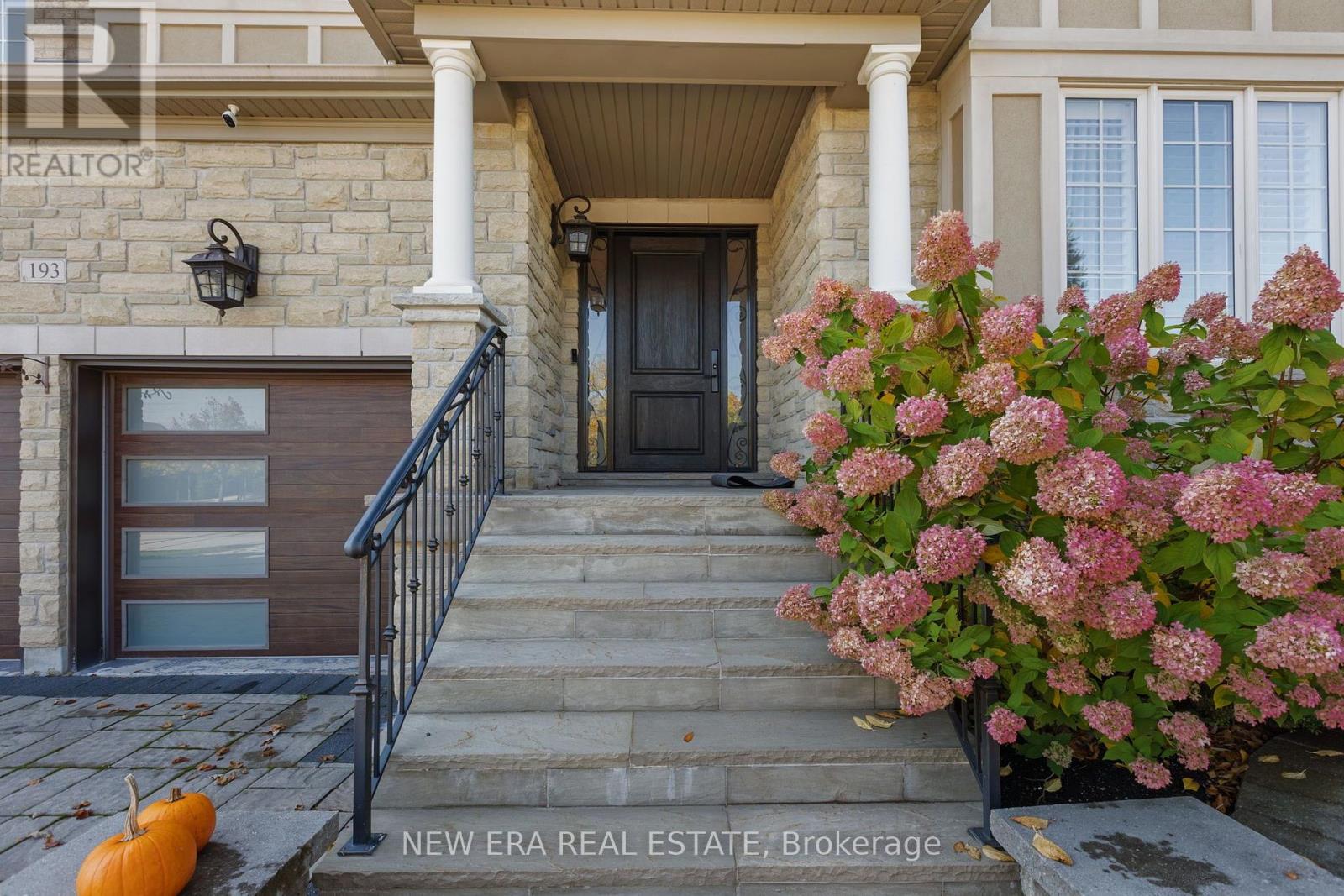 193 Lady Nadia Drive, Vaughan, Ontario  L6A 4E6 - Photo 3 - N14095430