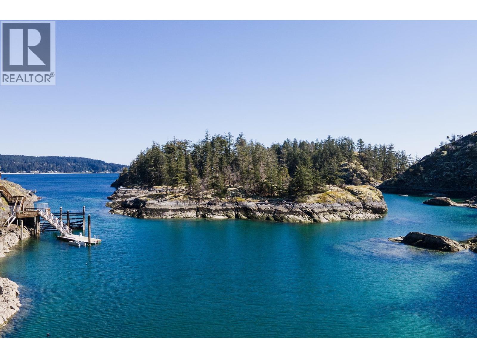 5063 Sherman Lane, Halfmoon Bay, British Columbia  V7Z 1G6 - Photo 2 - R3176633