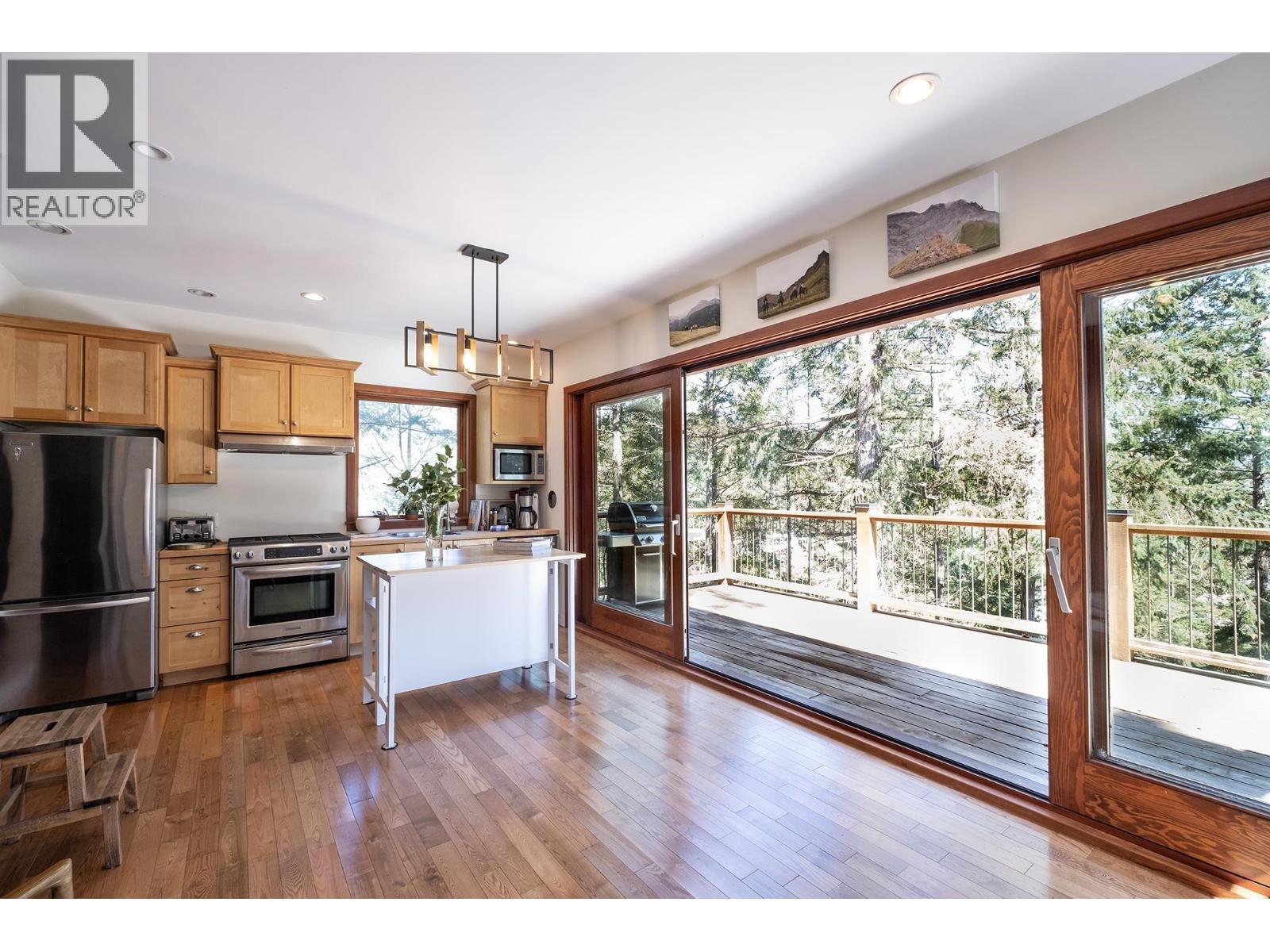 5063 Sherman Lane, Halfmoon Bay, British Columbia  V7Z 1G6 - Photo 6 - R3176633